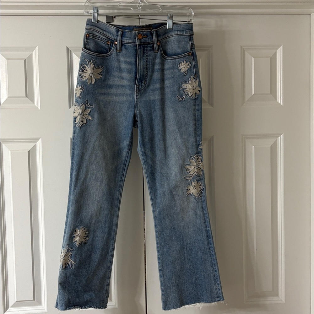 J Crew Point Sur 11” Kick Out Crop Jeans. Embroidered Floral Pattern. So Cute!
